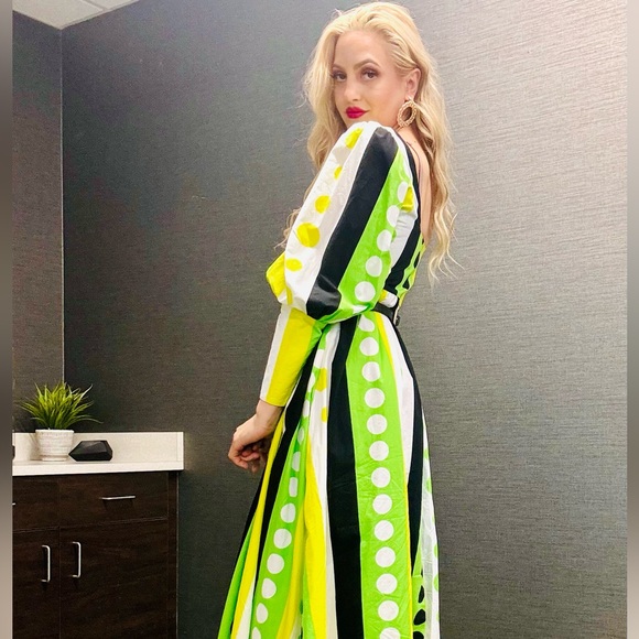 Meet your Posher, Sabrina - Picture 4 of 4